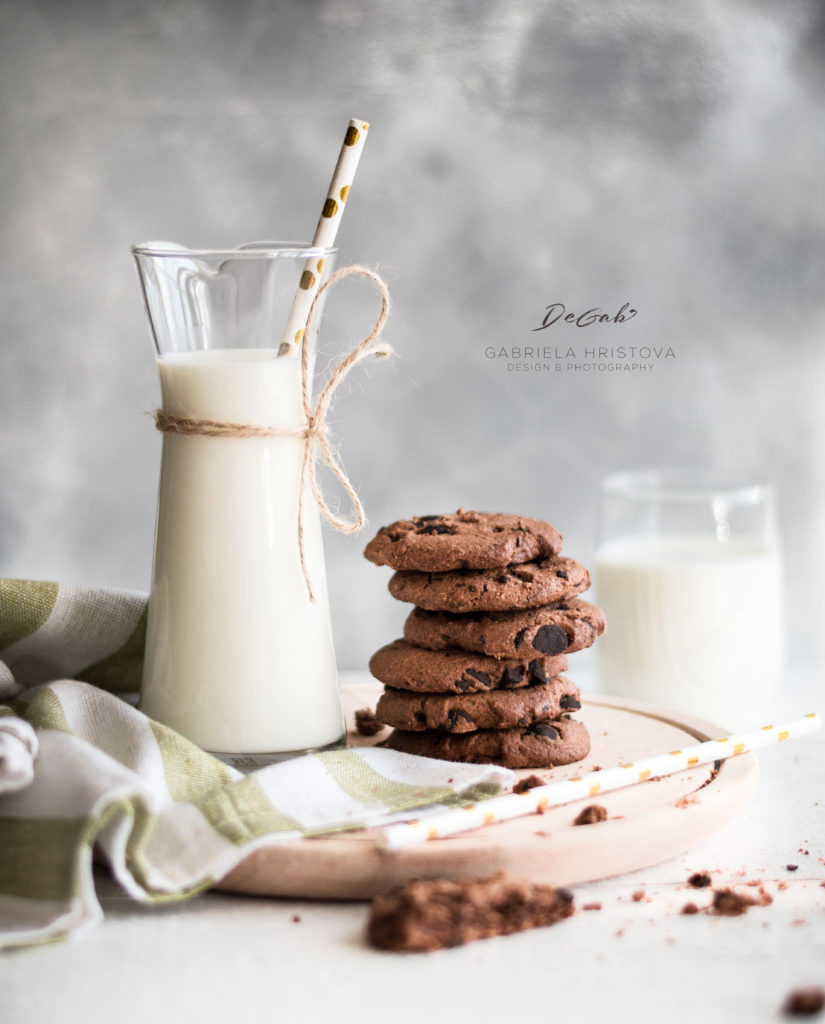 chocolate cookies with milk